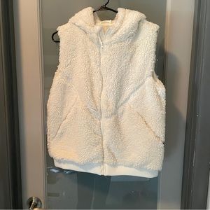 NWT. ZYIA Cream Hooded Teddy Vest. Size L.